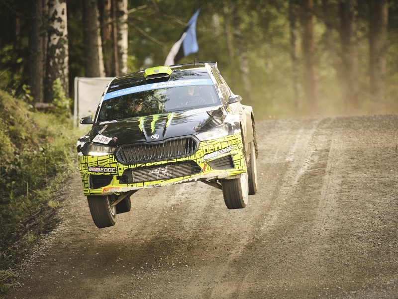 Oliver Solberg a Elliott Edmondson