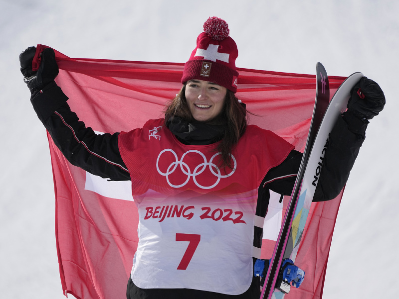 Švajčiarska akrobatická lyžiarka Mathilde Gremaudová získala na ZOH v Pekingu zlatú medailu v disciplíne slopestyle