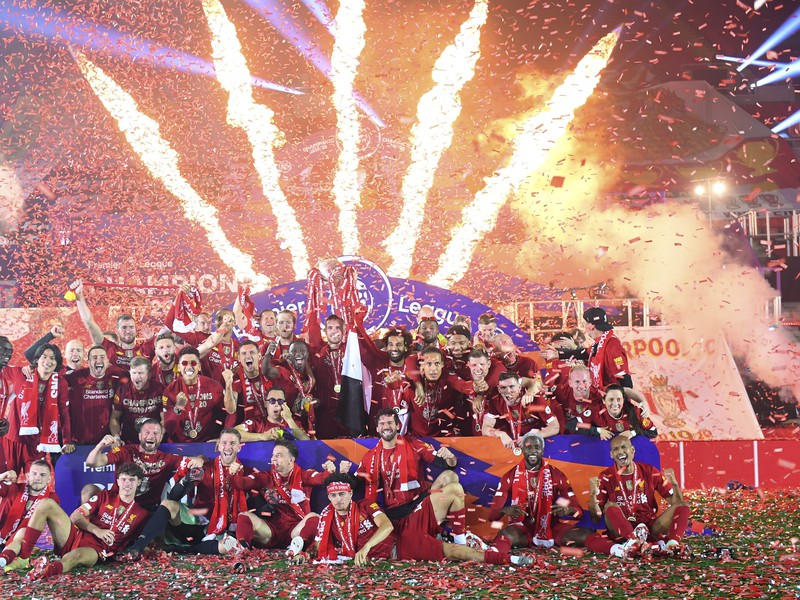 Majstrovské oslavy Liverpoolu s trofejou