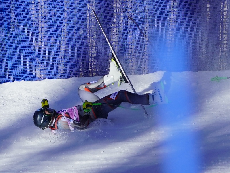 Na snímke nórsky lyžiar Kjetil Jansrud padá počas super-G Svetového pohára v alpskom lyžovaní mužov v Beaver Creeku 