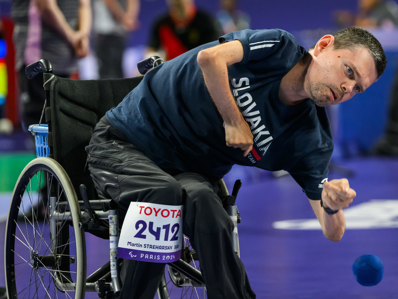 Na snímke slovenský boccista Martin Strehársky počas individuálnej kvalifikácie mužov BC4 proti Davorovi Komarovi z Chorvátska