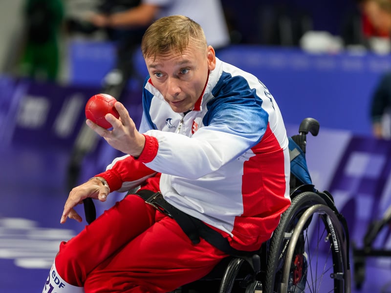 Na snímke slovenský boccista Róbert Mezík počas individuálnej kvalifikácie mužov BC2 proti Mariovi Sayesovi zo Salvádoru