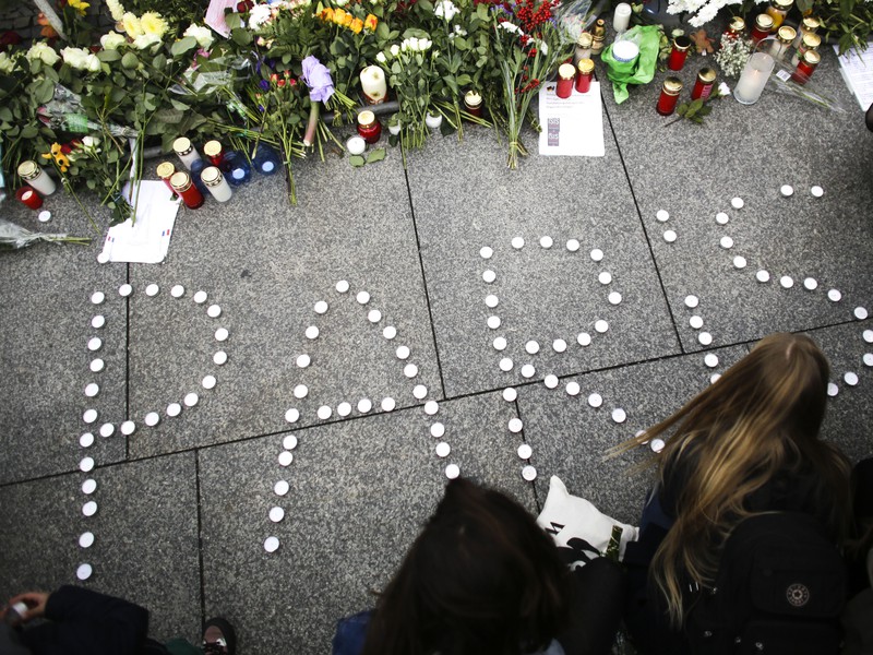 Teroristický útok v Paríži zabil a zranil viac ako sto ľudí
