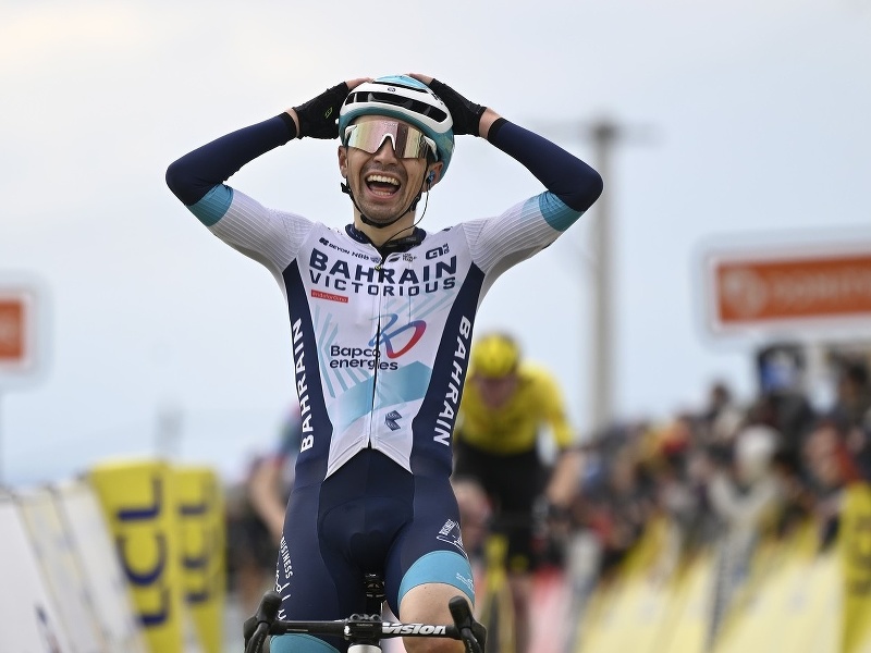 Francúzsky cyklista Lenny Martinez sa stal víťazom kopcovitej 5. etapy pretekov Paríž-Nice zo Saint-Just-en-Chevalet do La Cote-Saint-Andre dlhej 203,3 km.