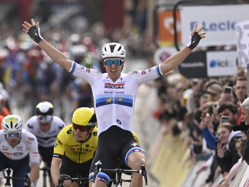 Belgičan Tim Merlier z tímu Soudal Quick-Step sa stal víťazom 1. etapy cyklistických pretekov Paríž - Nice.