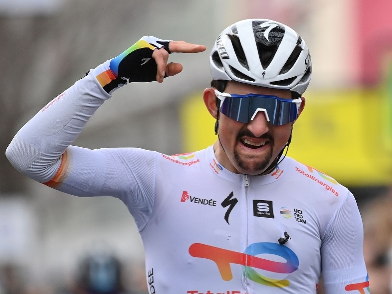Domáci cyklista Mathieu Burgaudeau zvíťazil v piatkovej 6. etape pretekov Paríž - Nice