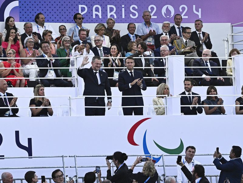 Francúzsky prezident Emmanuel Macron oficiálne otvoril Hry XVII. paralympiády v Paríži.