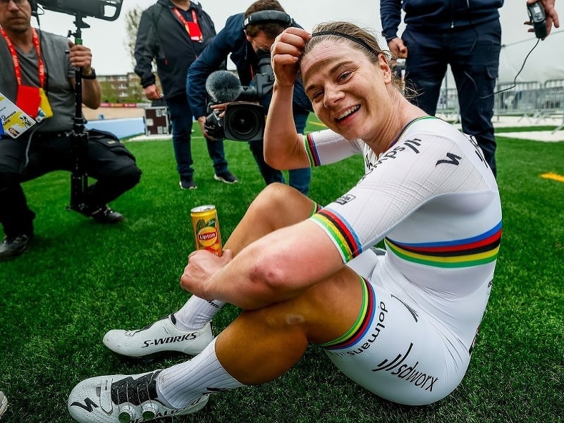 Lotte Kopecká po víťazstve na klasike Paríž - Roubaix