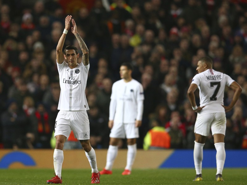 Angel Di Maria oslavuje so spoluhráčmi