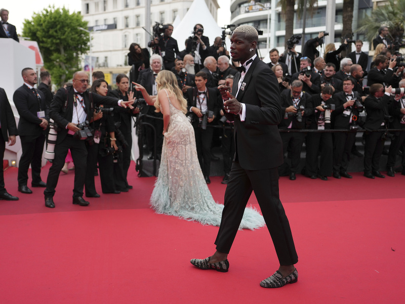 Francúzsky futbalista Paul Pogba počas filmového festivalu v Cannes