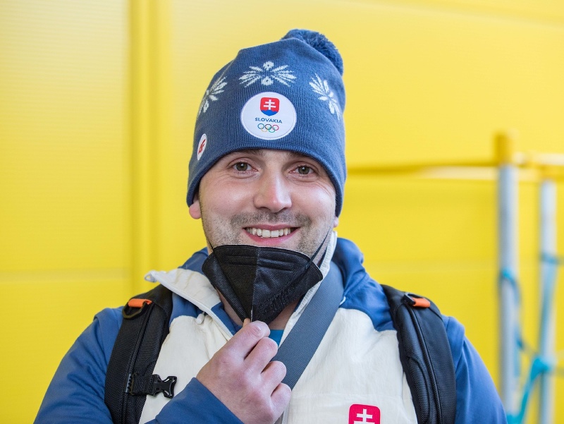 Sánkar Jozef Ninis počas odchodu členov slovenskej olympijskej výpravy na XXIV. zimné olympijské hry 2022 v Pekingu