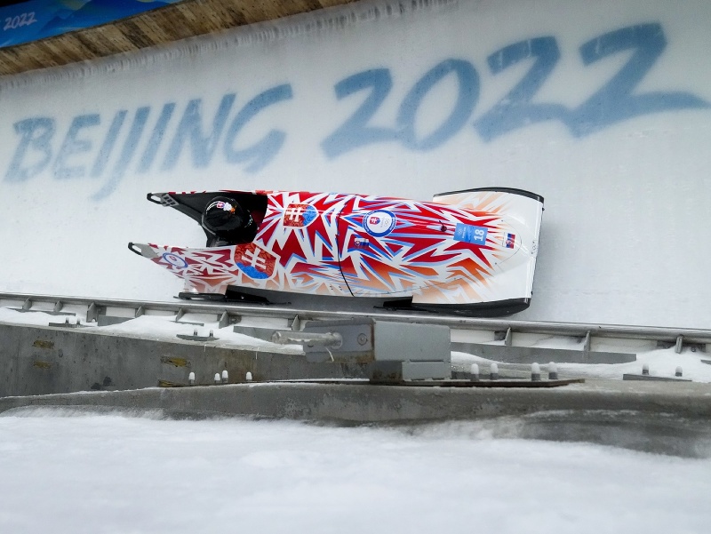 Na snímke slovenská bobistka Viktória Čerňanská v úvodnej jazde v novej olympijskej disciplíne monoboby žien v stredisku Jen-čching na ZOH 2022 v Pekingu