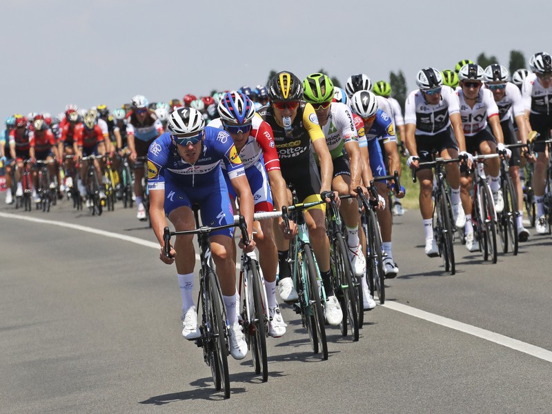 Cyklisti počas prvej etapy Tour de France 2018
