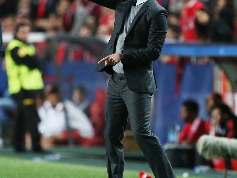 Pep Guardiola počas súboja s Benficou