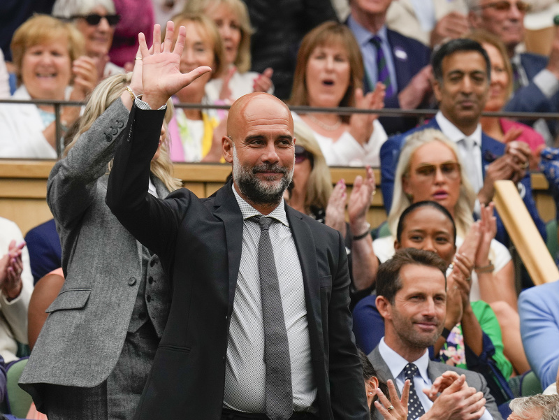Pep Guardiola z kráľovskej lóže sleduje wimbledonský duel Zvereva s domácim Norriem