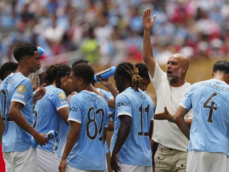 Pep Guardiola a hráči Manchestru City