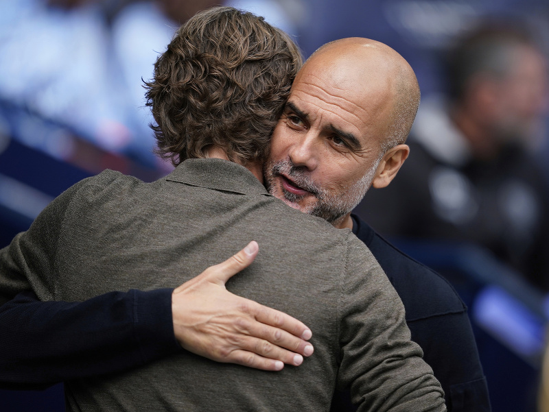 Pep Guardiola sa objíma s Thomasom Frankom