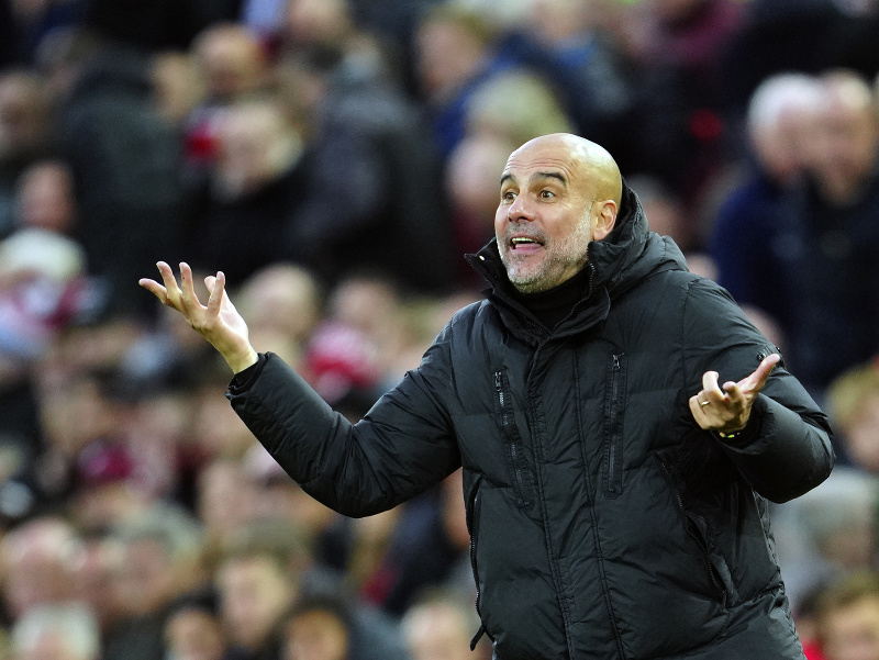 Tréner Manchestru City Pep Guardiola v zápase Liverpoolu