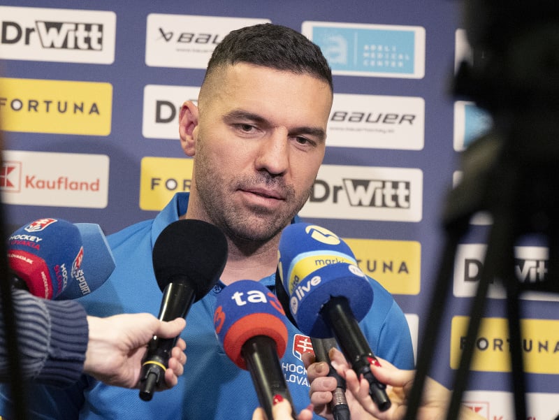 Na snímke tréner slovenskej hokejovej reprezentácie do 20 rokov Peter Frühauf 