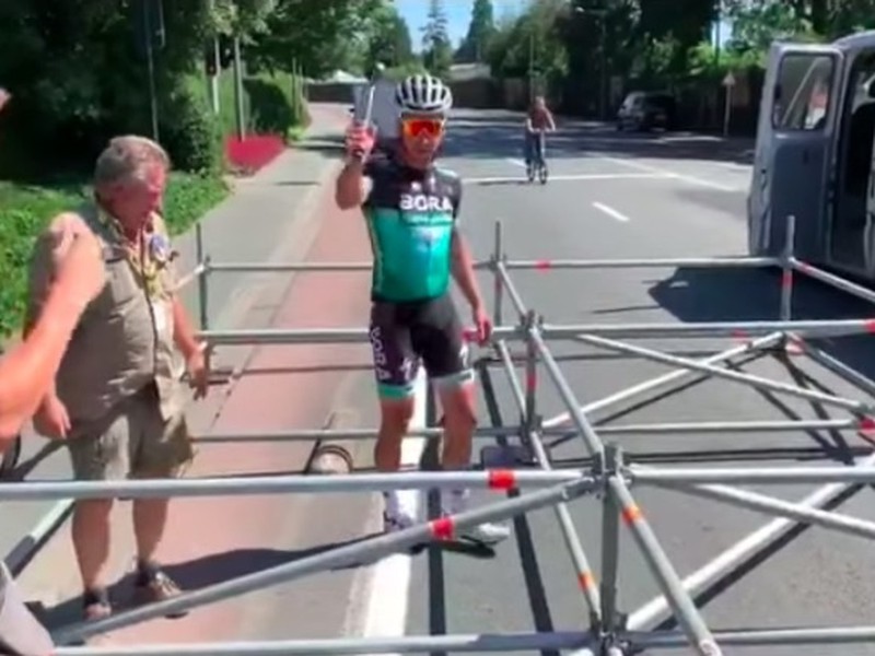 Peter Sagan pomáhal miestnym robotníkom