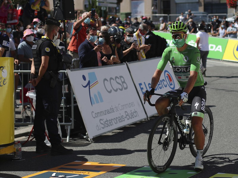 Peter Sagan v zelenom drese pred začiatkom štvrtej etapy