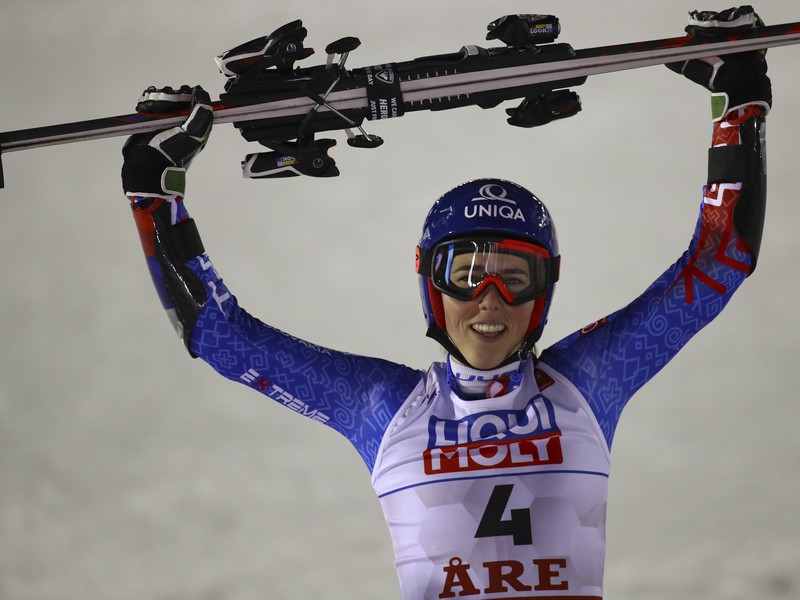 Petra Vlhová oslavuje triumf v obrovskom slalome