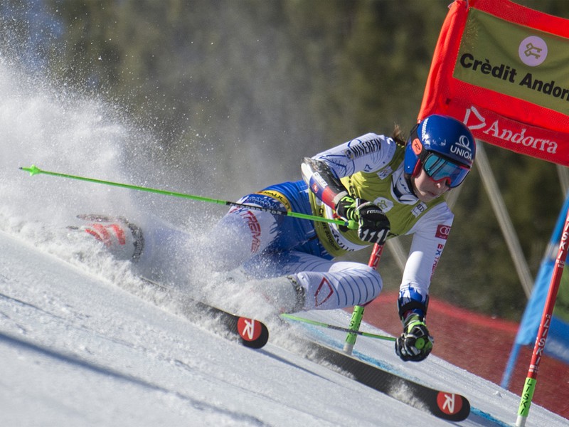 Na snímke slovenská lyžiarka Petra Vlhová počas 1. kola finálového obrovského slalomu Svetového pohára v zimnom stredisku Soldeu