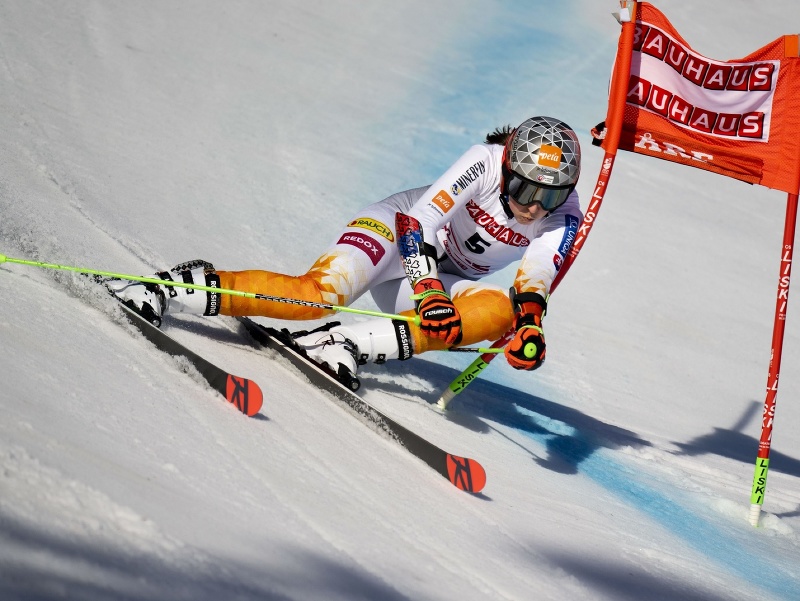 Na snímke slovenská lyžiarka Petra Vlhová v 1. kole piatkového obrovského slalomu Svetového pohára v alpskom lyžovaní žien vo švédskom Are