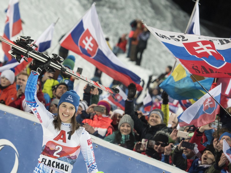 Slovenská lyžiarka Petra Vlhová sa teší v cieli z víťazstva v nočnom slalome Svetového pohára žien v rakúskom Flachau