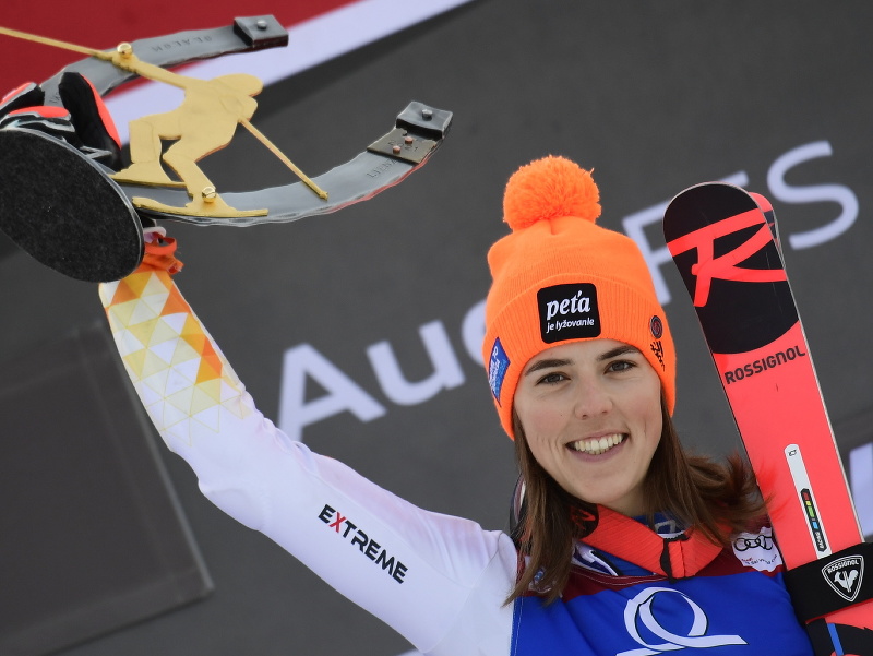 Petra Vlhová oslavuje triumf v slalome v Lienzi