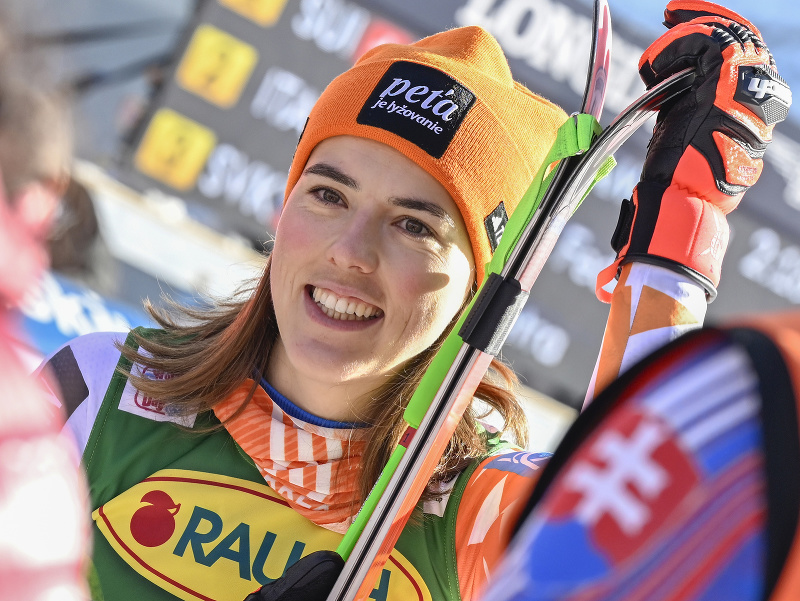 Slovenská lyžiarka Petra Vlhová sa usmieva v cieli
