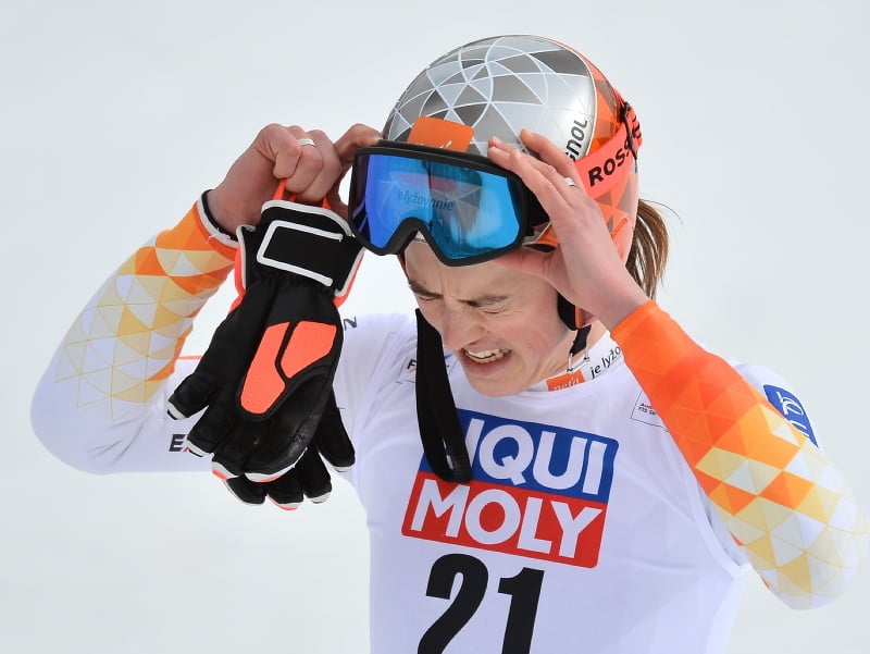 Slovenka Petra Vlhová reaguje v cieli  štvrtkového finále super-G Svetového pohára alpských lyžiarok vo francúzskom stredisku Courchevel/Meribel 17. marca 2022.