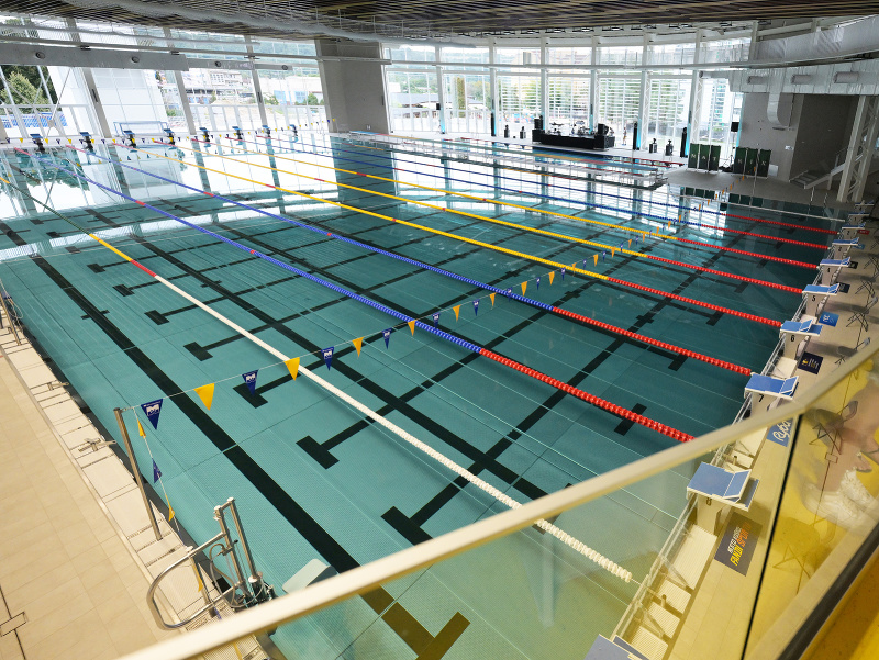 Snímka zo slávnostného otvorenia Národného olympijského centra plaveckých športov