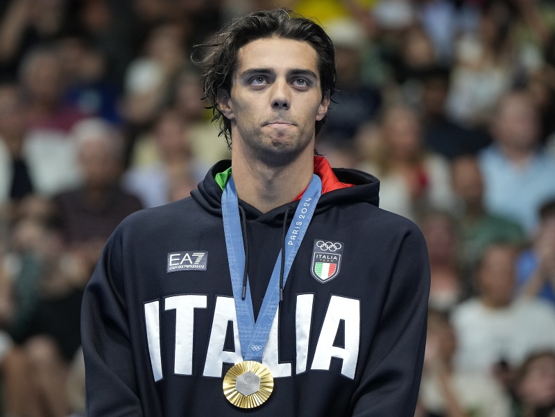 Taliansky plavec Thomas Ceccon triumfoval v disciplíne 100 m znak na OH v Paríži. 