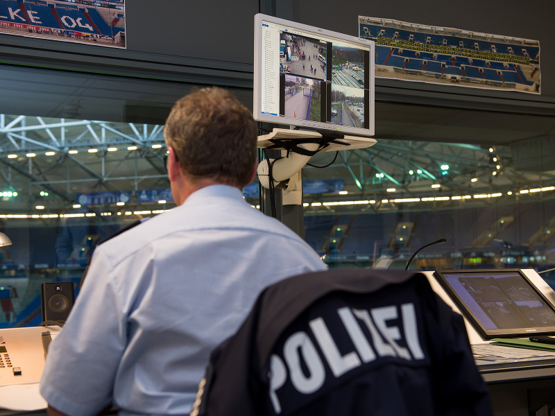 Po teroristických útokoch v Paríži sa zvýšili bezpečnostné opatrenia aj na nemeckých futbalových štadiónoch
