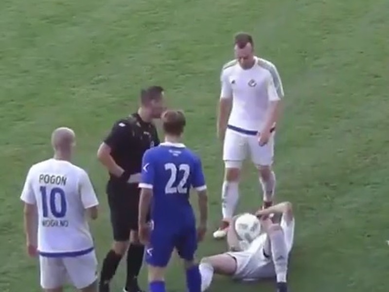 Futbalista 4. poľskej ligy predviedol veľké herectvo