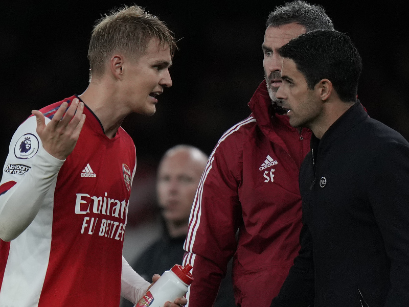 Martin Ödegaard a tréner Arsenalu Mikel Arteta