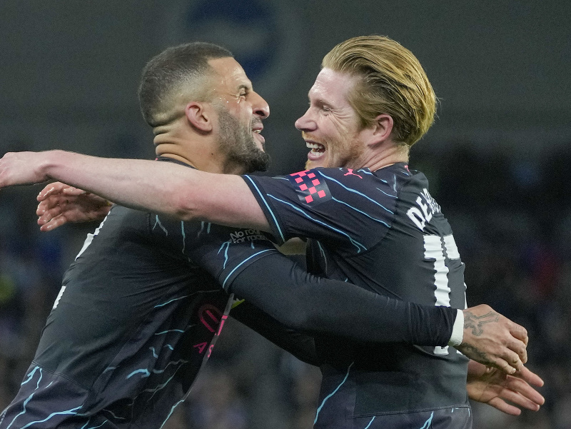 Kyle Walker (vľavo) pravdepodobne opustí Manchester City