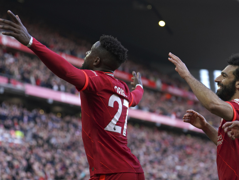 Divock Origi a Mohamed Salah oslavujú gól Liverpoolu