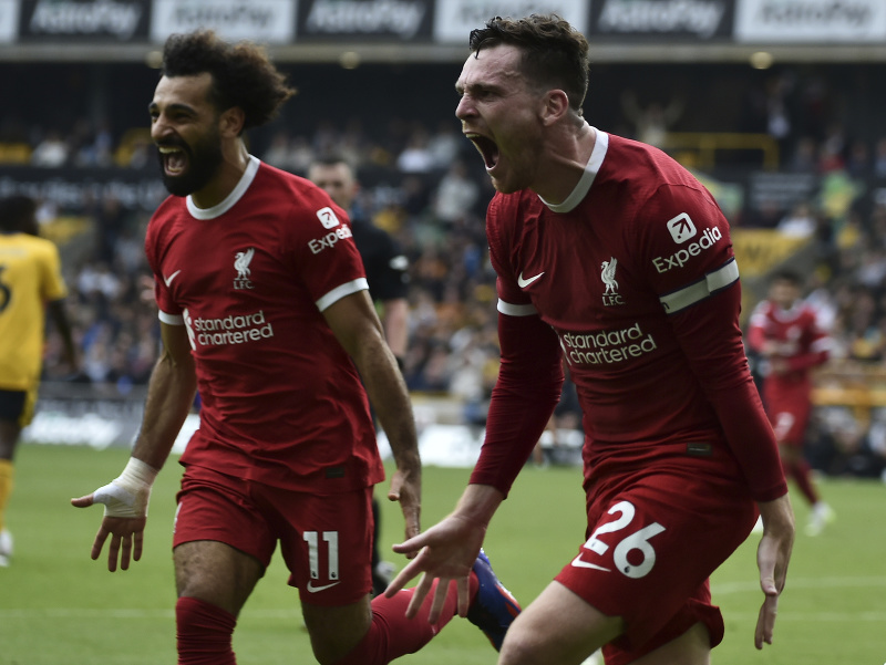 Mohamed Salah a Andrew Robertson oslavujú gól Liverpoolu