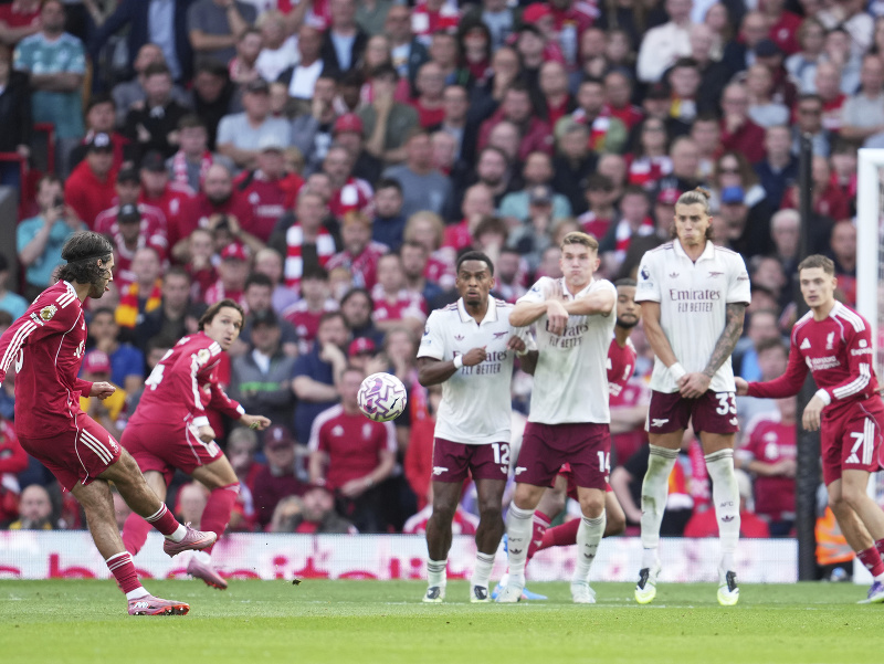 Dominik Szoboszlai strieľa prvý gól Liverpoolu
