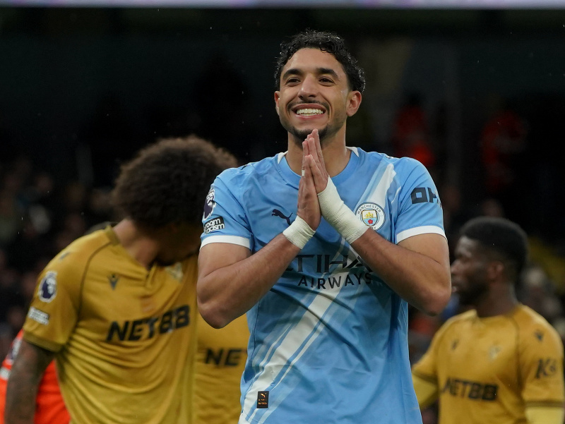 Hráč Manchesteru City Omar Marmoush reaguje po tom, ako strelil druhý gól 