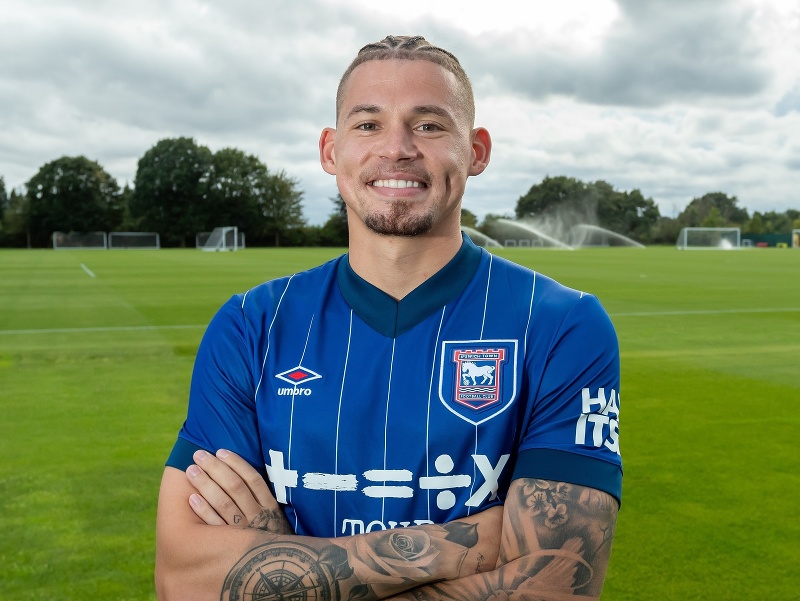 Ipswich Town získal na hosťovanie stredopoliara Kalvina Phillipsa z Manchestru City