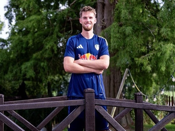 Anton Stach sa upísal Leedsu United