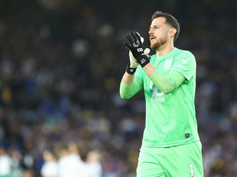 Na snímke slovenský reprezentačný brankár Martin Dúbravka v drese Burnley FC