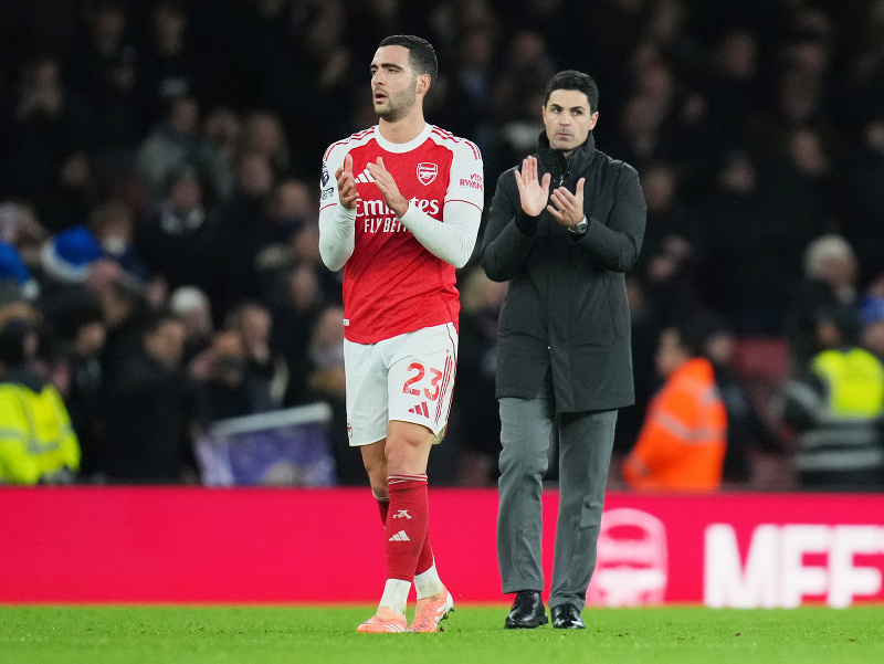 Mikel Merino a manažér Arsenalu Mikel Arteta po zápase