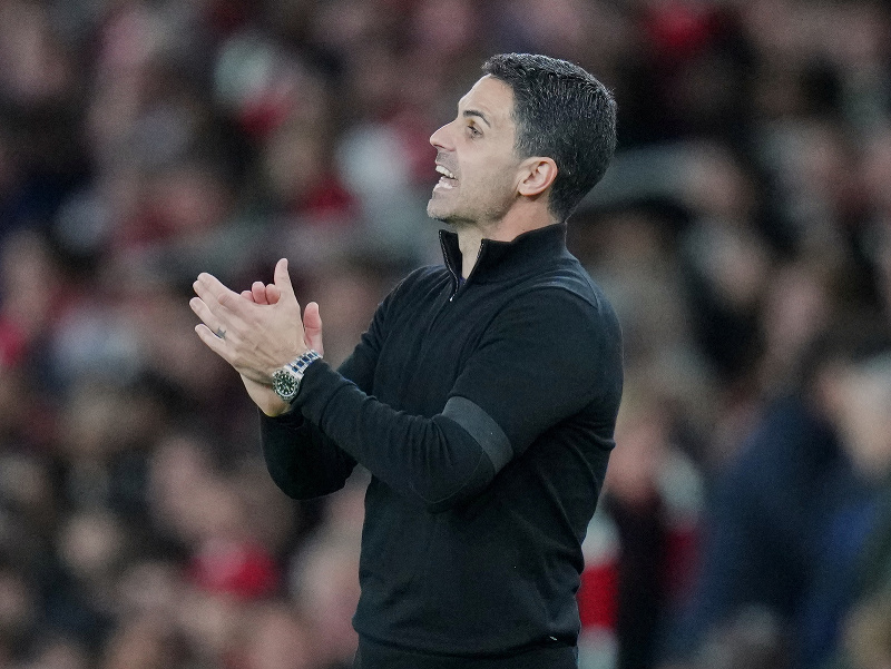 Mikel Arteta povzbudzuje svojich hráčov