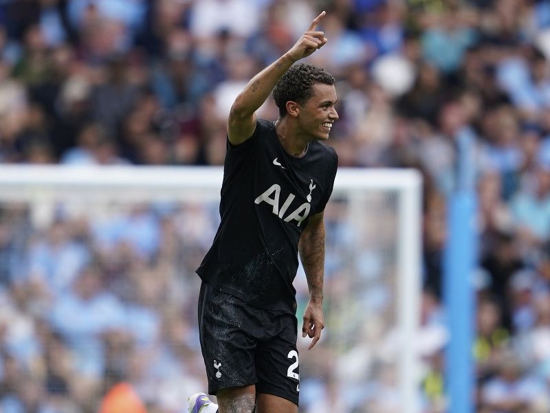 Brennan Johnson oslavuje gól Tottenhamu
