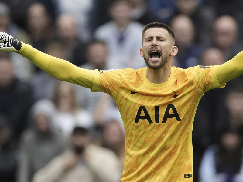 Brankár Tottenhamu Guglielmo Vicario 
