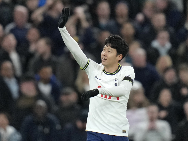 Heung-min Son oslavuje gól do siete West Hamu